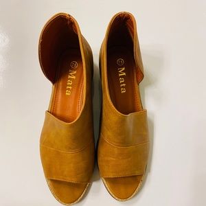 Tan/Brown peep toed flats , 7.5